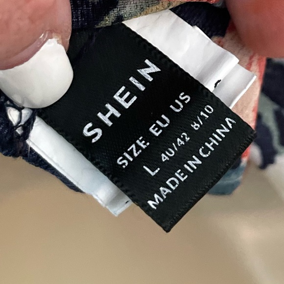 SHEIN FLORAL BLOUSE - Picture 6 of 6